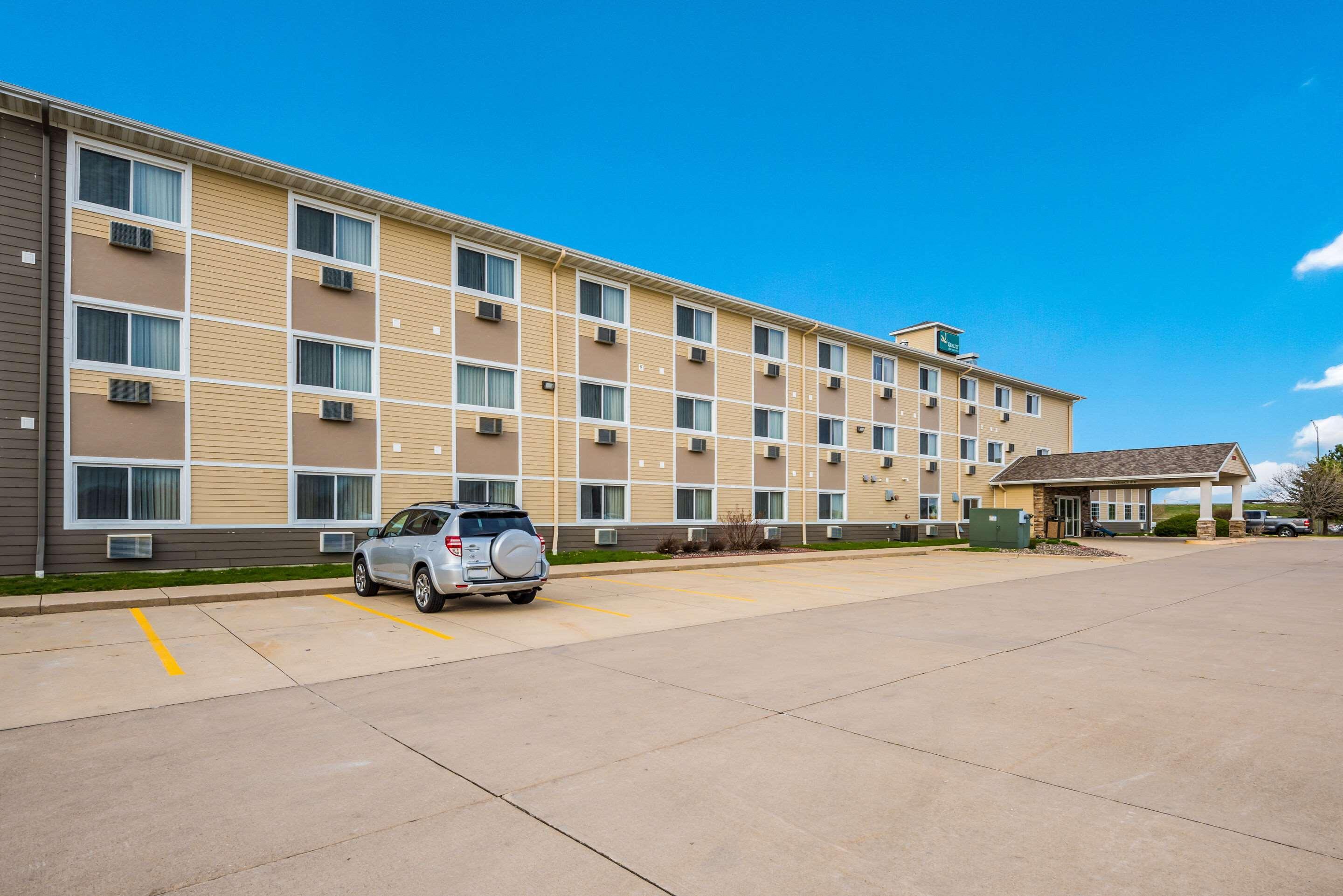 Quality Inn & Suites Eldridge Davenport North Exterior foto