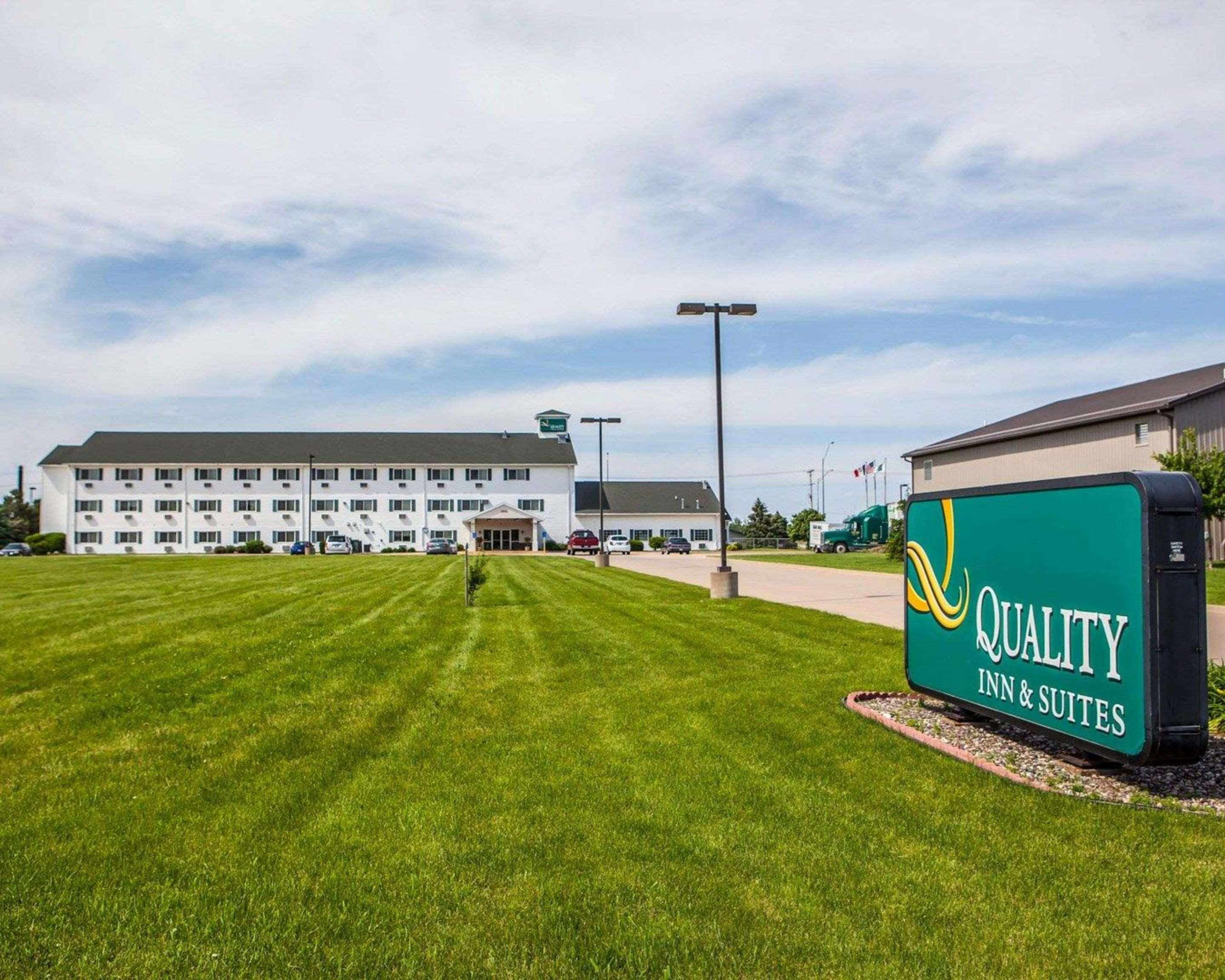 Quality Inn & Suites Eldridge Davenport North Exterior foto